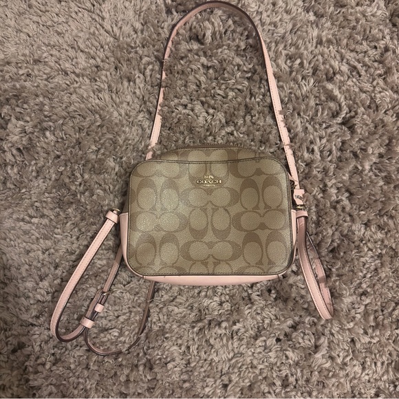 Coach Crossbody. - Picture 1 of 5
